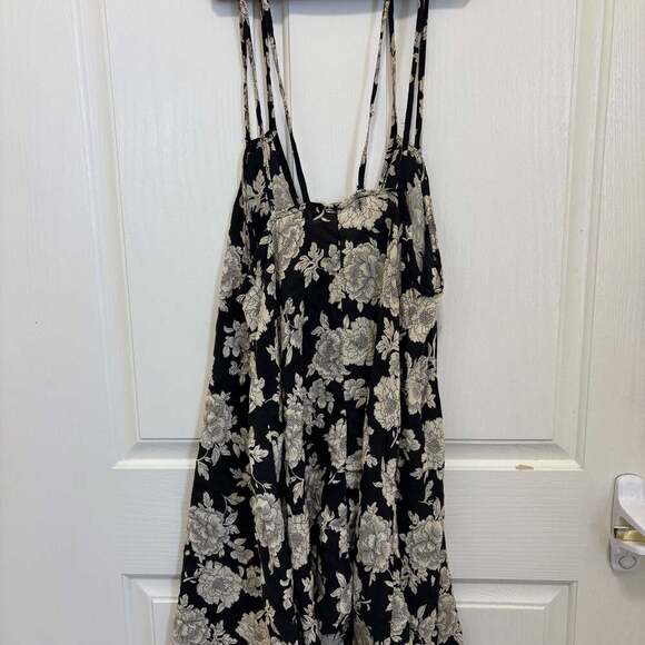 Brandy Melville Black White Floral Scoopneck Adjustable Sophia Dress - Picture 3 of 5